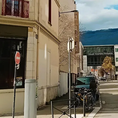 101 - Renove Avec 1 Spacieuse - Tram Et Clinique Mutualiste A 1 Min *